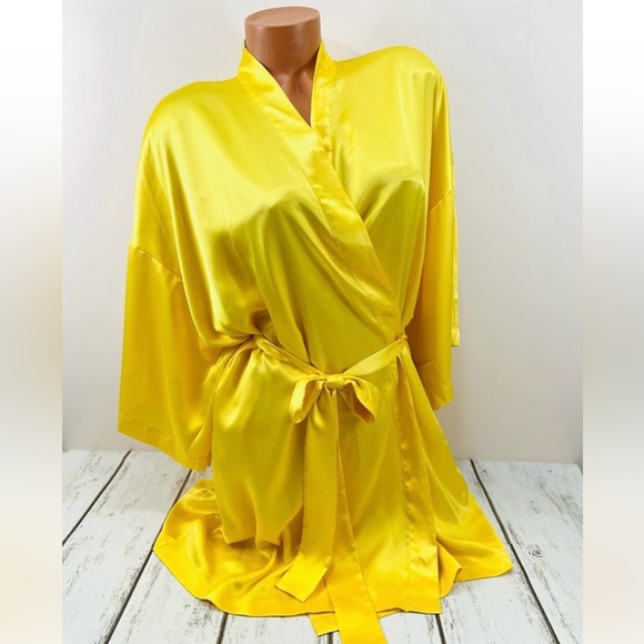 Victoria's Secret Other - Victoria’s Secret Satin Short Kimono Robe One Size